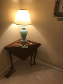 Drop Leaf Corner Table With Queen Anne Legs