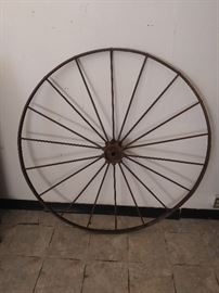 Antique wagon wheel 