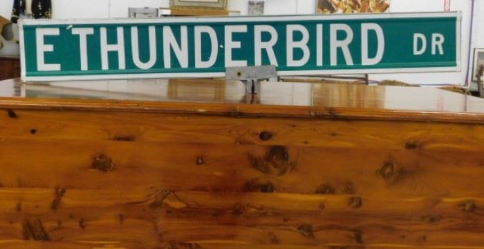 E THUNDERBIRD DR street sign 