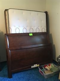 sleigh bed 