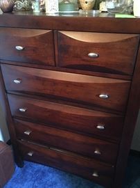 chest of drawers with dove tail drawers