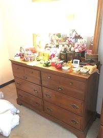 small dresser, Christmas items