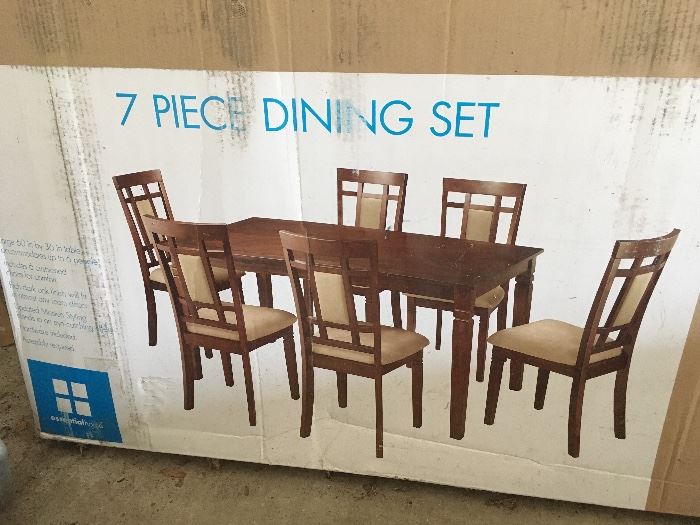 Mainstays 7 pc dining table and chairs, new in box