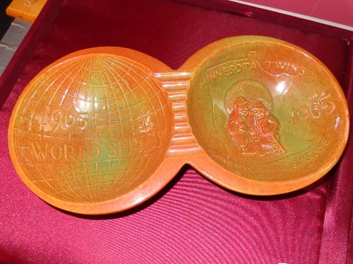 Minnesota Twins 1965 World's Fair Red Wing Potteries ashtray.