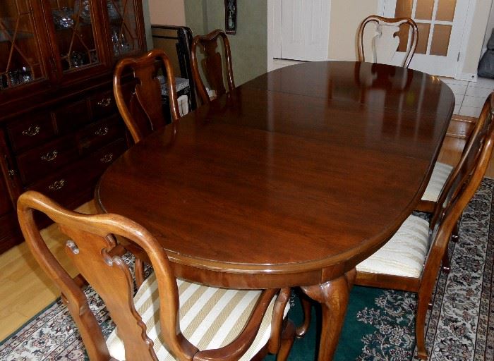 Thomasville dining table with two 20" leaves and full set of pads.  Table width is 44", length when closed is 68", extends to 88" with one leaf and 108" with both leaves.  Comes with 2 arm chairs and 6 side chairs.