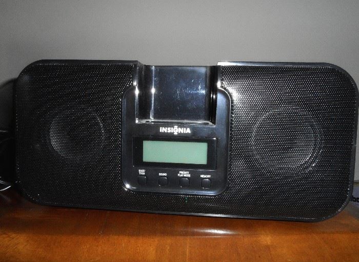 Insignia I-pod, CD, AM/FM radio, boom box, #NSB3112.