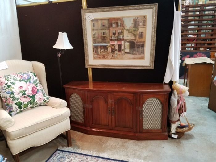 Vintage stereo cabinet with screened speaker openings on each end. This makes a nice entry credenza or sofa console table.