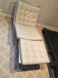 Retro style lounge chair & ottoman