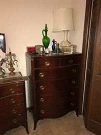 VINTAGE MAHOGANY CHEST OF DRAWERS 