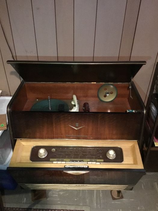 Antique Grundig Phonograph 
