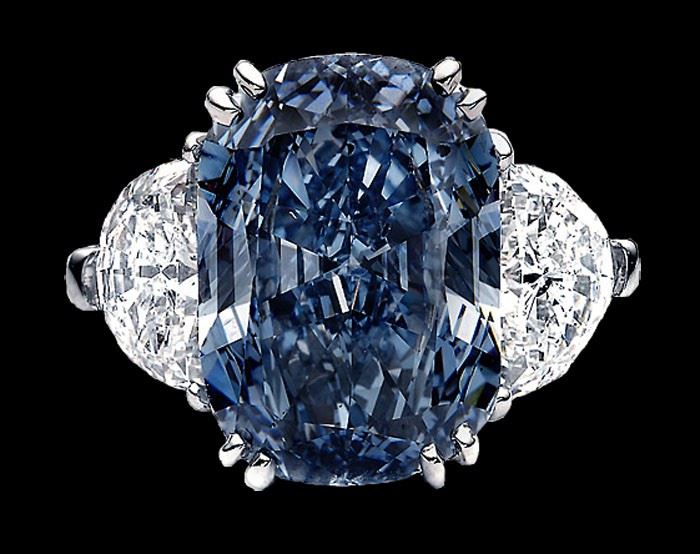 LOT 898 GIAFANCY VIVID BLUE DIAMOND RING