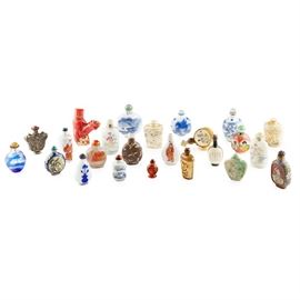 LOT563 GROUP OF SNUFF BOTTLES