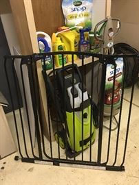 Dream Baby Extra Tall swinging safety gate