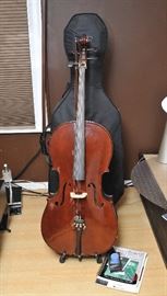 Full size cello, perfect for the beginner