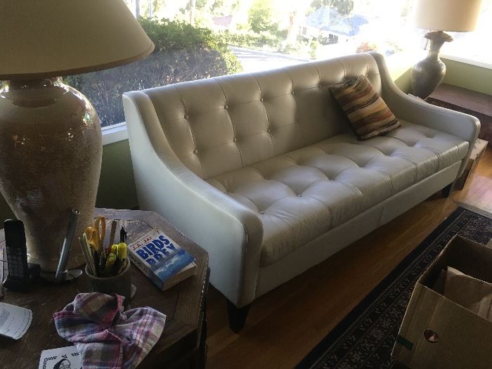 Kind furniture Canada. Made 2002 leather sofa. Excellent condition 