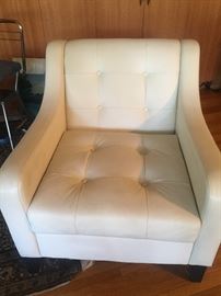 Kind furniture Canada. 2 chairs excellent condition 