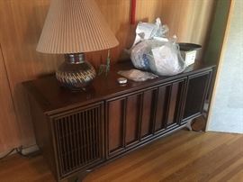 Sylvania consol stereo. Turntable, cassette and radio all work. Mid century modern.