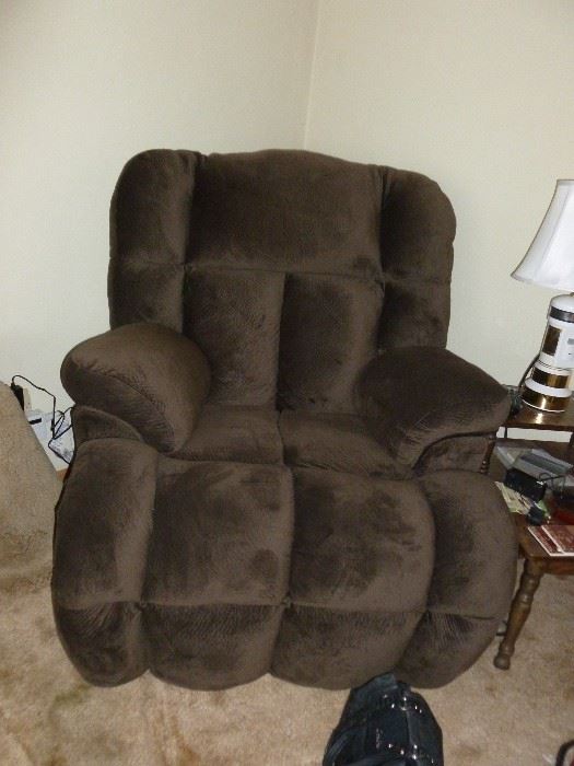 Beautiful new oversize electric recliner