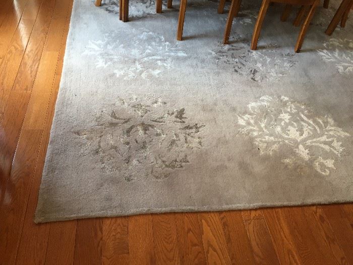 Grey rug.