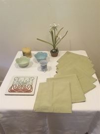 Napkins, Table Cloth, Trivet, Bowls  https://www.ctbids.com/#!/description/share/7734