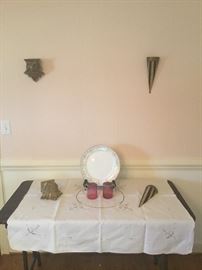 Vintage Metal Mugs, Table Cloth, Scones, Wall Display  https://www.ctbids.com/#!/description/share/7702