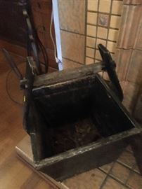 Primitive box with handle