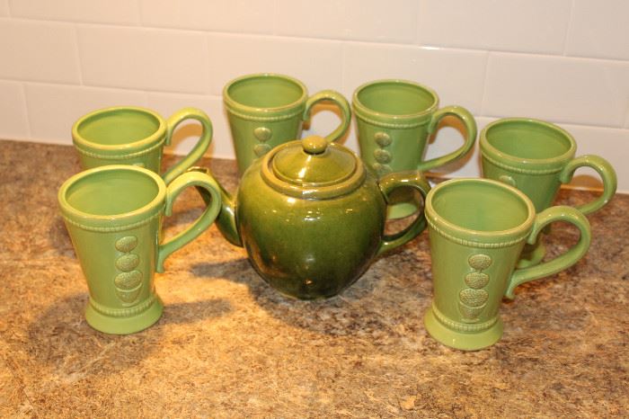 Teapot and mugs