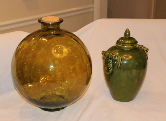 Urn and canister