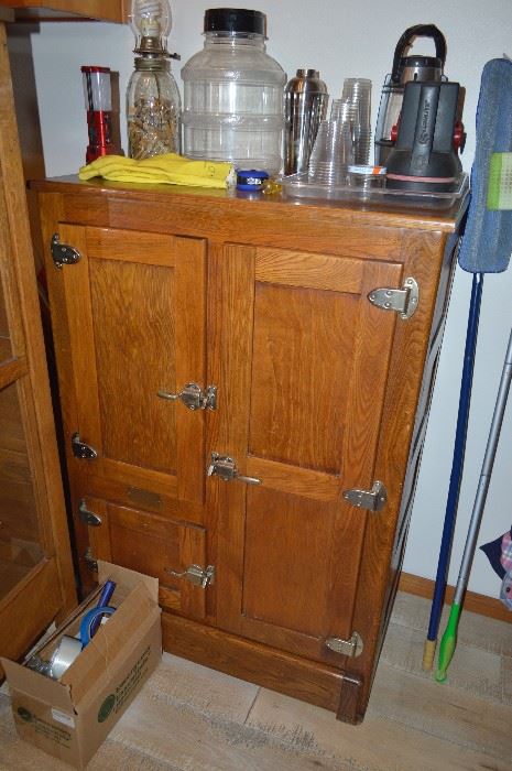 OAK ICE BOX