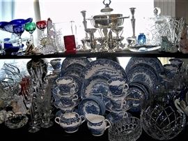 ENGLISH VILLAGE SALEM CHINA OLDE STAFFORDSHIRE CHINA 102 PIECES