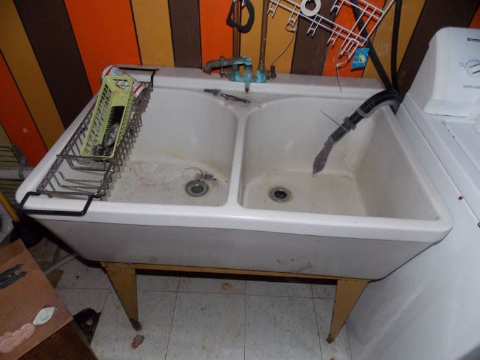 porcine utility sink 