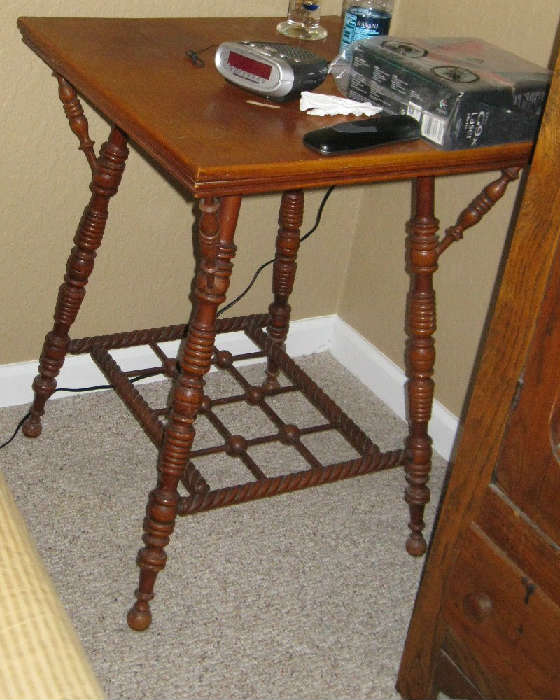 Oak turn century Great cond. $175