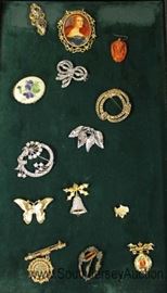 Tray Lot of Brooches