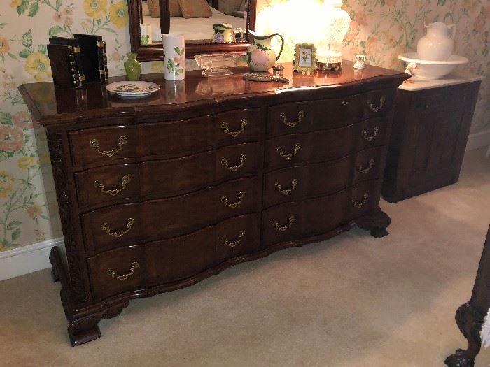Link Taylor Dresser with mirror