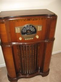 Vintage Zenith Radio...