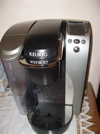 One of the many Small Kitchen Appliances, lots of nice Kitchen Appliances, more pictures will be added...