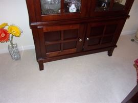 Curio entry table with beveled edge mirror