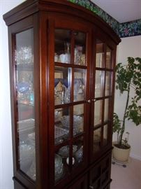 Curio entry table with beveled edge mirror