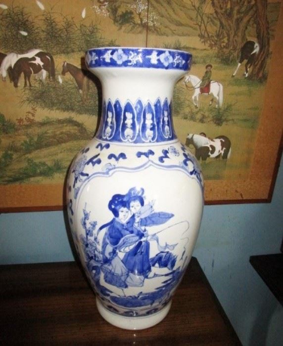 Large blue & white Chinese vase