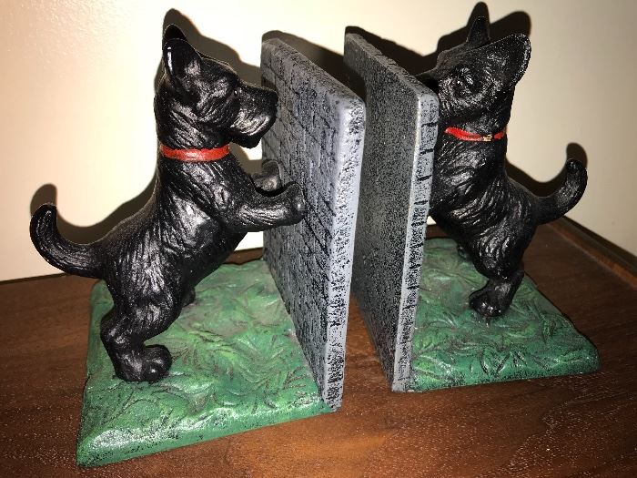 Cast dog bookends