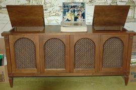 MCM Claritone Stereo Console- WORKS