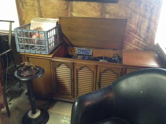 Zenith Console - radio and turntable - works.