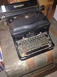 Remington Vintage typewriter  - excellent condition.