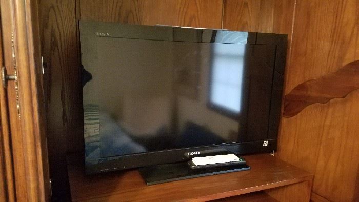32" Sony TV with remote
