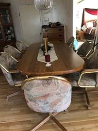 Nice Dining Room Table and 7 Chairs