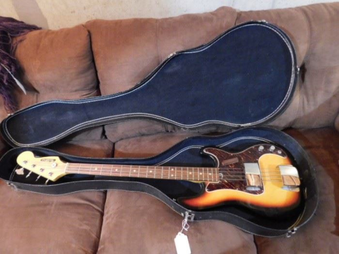 Ventura Bass Guitar with case 