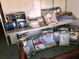 Sheets, quilts, quilt sets, throws and blankets