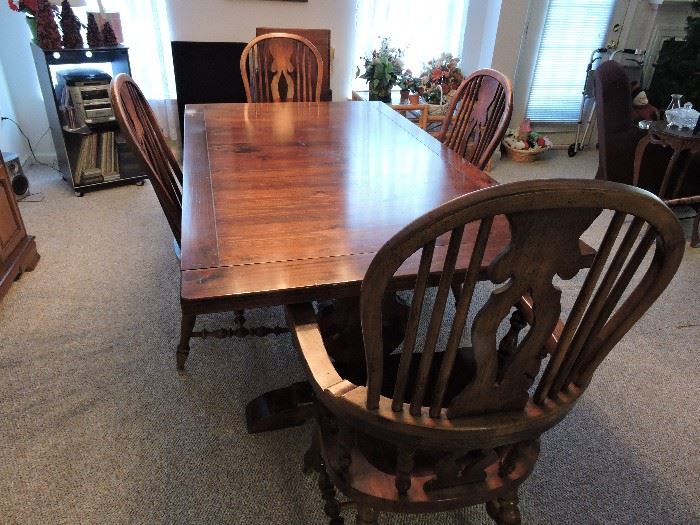 Bassett dining set 1 captain 3 side 2 leafs and table pad