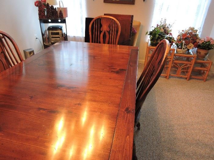 Bassett dining set 1 captain 3 side 2 leafs and table pad