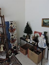 Nutcrackers & Christmas decorations
